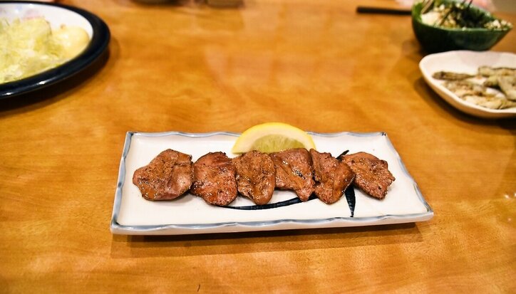 渋谷で安く美味く上品に！ 創業36年、老舗居酒屋「千」で味わう絶品の“厚切ハムカツ”