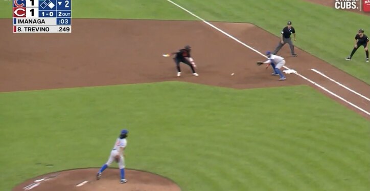 【写真・画像】一体、何が起こった？ 大谷翔平、目を疑う“まさかの行動”「どうした」「笑ったw」リラックスしすぎて試合中に遊び始める「たまにふざけるの好き」　1枚目