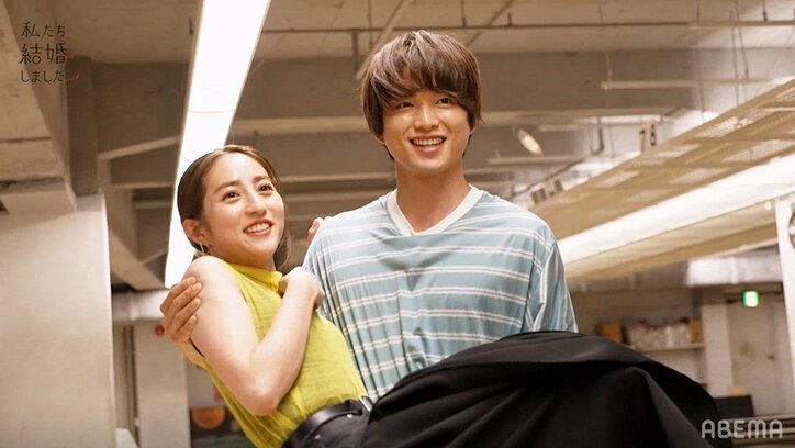 白洲迅、ひざまずいて手を握り…堀田茜を軽々お姫様抱っこ！王子様すぎて胸キュン『私たち結婚しました』第7話