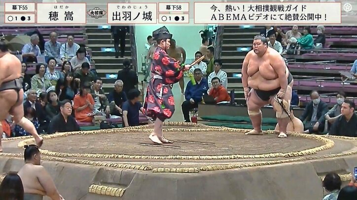 【写真・画像】土俵下に落下した力士が親方に“浴びせ蹴り”！珍しい光景に騒然…「ぶっ飛んだ」「大回転や！」　1枚目