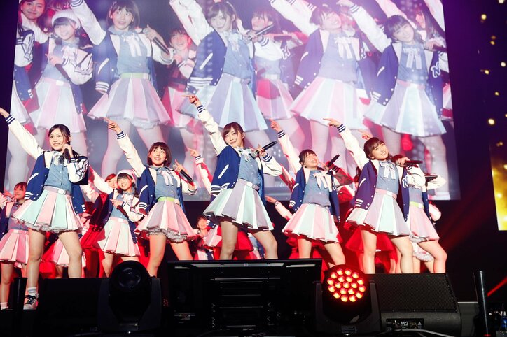HKT宮脇咲良がセンターで『二人セゾン』を披露! “対決”では欅坂が勝利