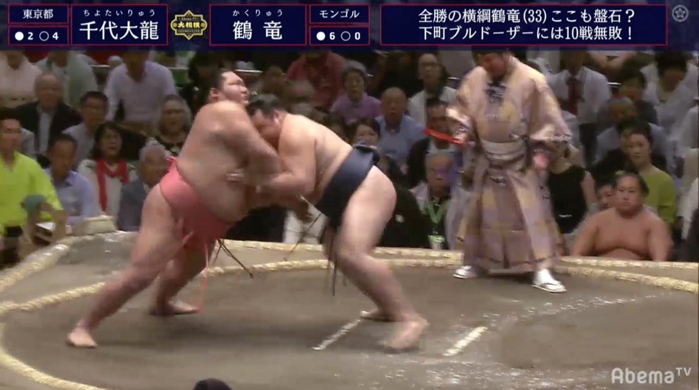 相手を突き刺す立ち合いの角度 鶴竜が横綱相撲で無傷の7連勝 栃ノ心と首位併走 | 大相撲 | ABEMA TIMES | アベマタイムズ