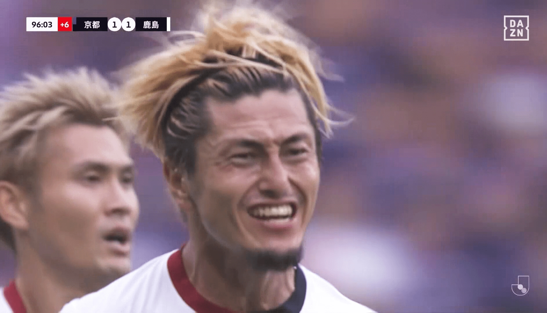 劇的同点弾に歓喜する鈴木優磨