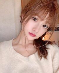 「大人っぽくてきゅん」「惚れました」生見愛瑠、ゆるふわヘアの秋服ショットに反響