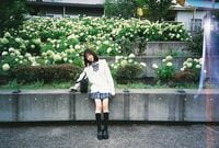 『妄想ごはん』岡本夏美の“制服オフショット”に称賛の声「永遠に制服着れる」「可愛すぎる」