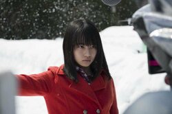 映画『ミスミソウ』がミニシアターランキング2位に！“大ヒット祝い”山田杏奈メイキング写真解禁