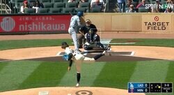 大谷翔平は一体どうなっているんだ…！？ ヤバすぎる“選球眼”が話題に　際どいコースのボール球を見極めてファン騒然「審判より正確」「ギリギリまでボールが見えてる」