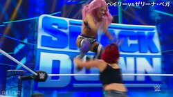 女子レスラー、顔面クラッシュの“ダブルニー”に会場騒然！ 「なんてこった…」リングサイドのイヨ・スカイも絶望リアクション