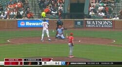 敵地騒然！菊池雄星の高速チェンジアップで打者が“激昂” 三振判定に「ヘイ！」敵軍監督もベンチを飛び出し激怒