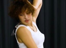 母は有名芸能人！美人娘のセクシーなダンスにヒコロヒーも衝撃「えー！娘さん？」