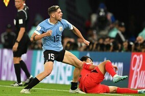 「別格やな」イ・ガンインに渾身タックル→力強いガッツポーズ！ 気迫に満ちたウルグアイMFバルベルデに脚光！「まじでカッコイイ」【W杯】