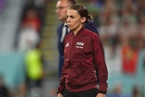 ワールドカップ初の女性主審誕生へ…コスタリカ対ドイツの担当が発表