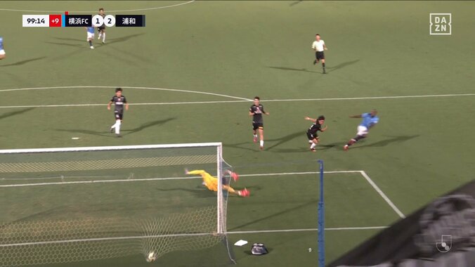「規格外」J最強の助っ人FWが浦和守備陣を無効化「最後全部持っていったな」「あんなの打たせちゃダメ」アダイウトンの圧倒的個人技にSNS騒然 3枚目