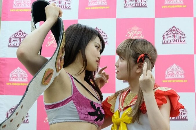 「チャンピオンの何が強いんだよ！」“クビドル”伊藤麻希、王者・山下実優を挑発しすぎてドン引きさせる 1枚目