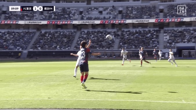 「うっま」19歳日本代表MFの高速“空中ターン”に衝撃！佐藤龍之介が胸トラップ→爆走ドリブルにファン「大好きすぎる」 5枚目