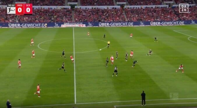 【写真・画像】「バケモノかよ！」佐野海舟、“爆速タックル”でボール奪取→ドリブル突破「すげえ」「強すぎだろ」味方もドン引きの圧倒的推進力　1枚目