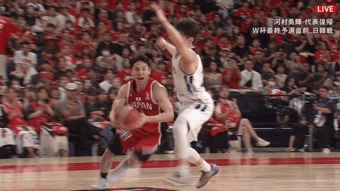 「めちゃくちゃ速い」河村勇輝が吠えた！“電光石火ドライブ”の3点プレーに「無双やん」「押し負けない」【バスケ日韓戦】 2枚目