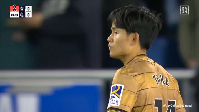 「ウイイレのようなドリブル」「日本のメッシ」久保建英、“ほぼ1人”で相手5人を切り裂いた圧巻突破の瞬間 4枚目