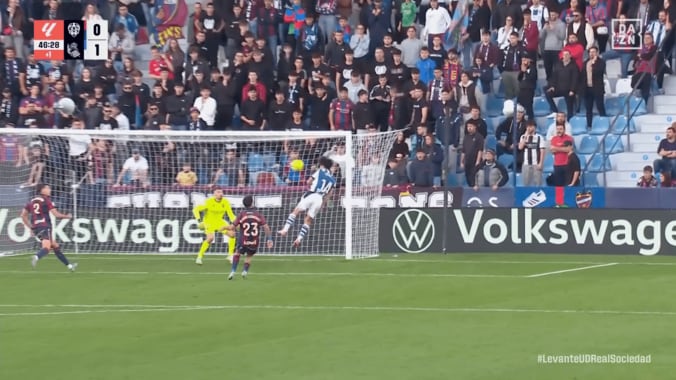 久保建英、プロキャリア初のヘディングゴール！クラブレベルでは45点目で自身初 大ジャンプから相手GKを欺くゴラッソ 3枚目