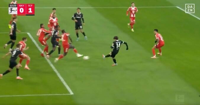 【写真・画像】一体、何が…！？ 町野修斗が「エグすぎる」足先“ワンタッチ弾”→キーパーが崩れ落ちる「ガチ忍者やんw」「絶好調やな」　1枚目