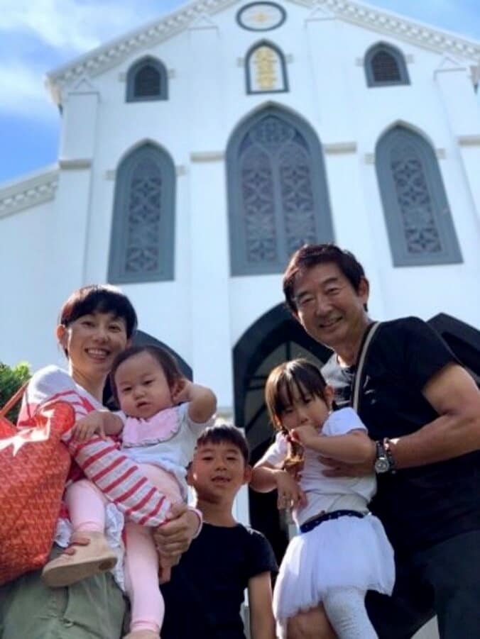 東尾理子、家族旅行で感慨深かった事「どこに行っても仲良く一緒」 1枚目