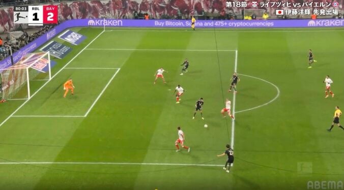 ウソでしょ…！？ 伊藤洋輝、目を疑う“まさかの展開”「そこ通すんかい！」予想外の“グラウンダークロス”にスタジアム騒然「すげえパス」「上手すぎやろ」 5枚目