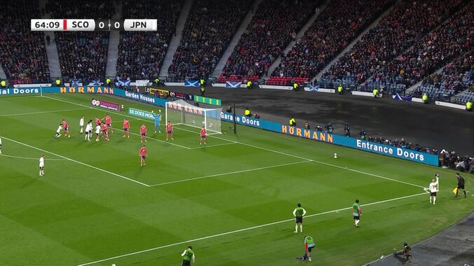 「レベチやん」三笘薫の狙い澄ましたコントロールショットにスタジアム騒然「やっぱえぐいわ」「技術高い」高精度な右足インサイドキックにファン興奮 4枚目