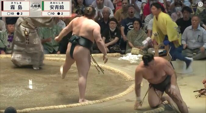 安青錦の“咄嗟の判断”を天鎧鵬が称賛 「ここで抜くんですね」大関・霧島が転ぶとは…勝負を分けた瞬間に驚き 3枚目