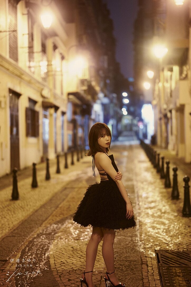 [Photos/Images] Sayuri Date à propos de son 2e photobook : « La mini-jupe, c'était un peu embarrassant (rires) »... Un shooting « comme sous l'effet d'un sortilège » 5th