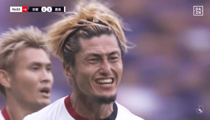 劇的同点弾に歓喜する鈴木優磨