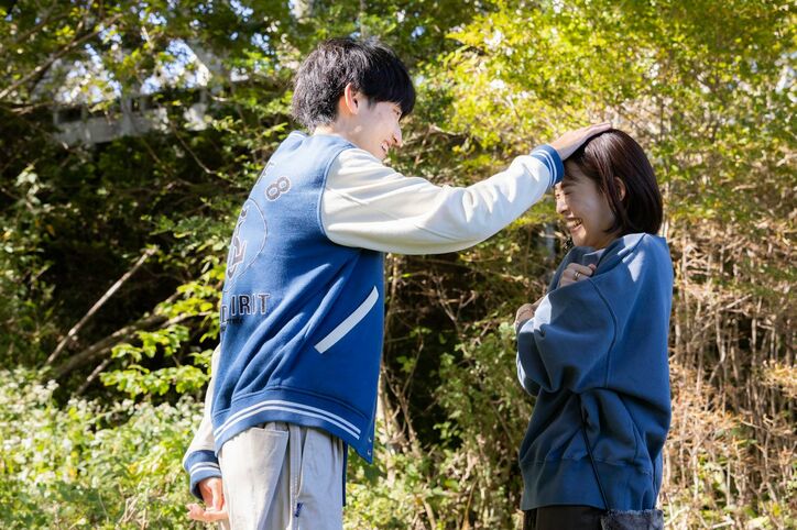 女優・牧野莉佳が年下男子に不意打ちハグ!大胆アピール『私の年下王子さま』第2話