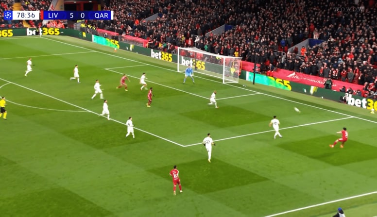 「上手すぎやろがい」遠藤航の“本職顔負けクロス”にファン驚愕！「結構いいんかい」緊急出場の右SBで決定機演出