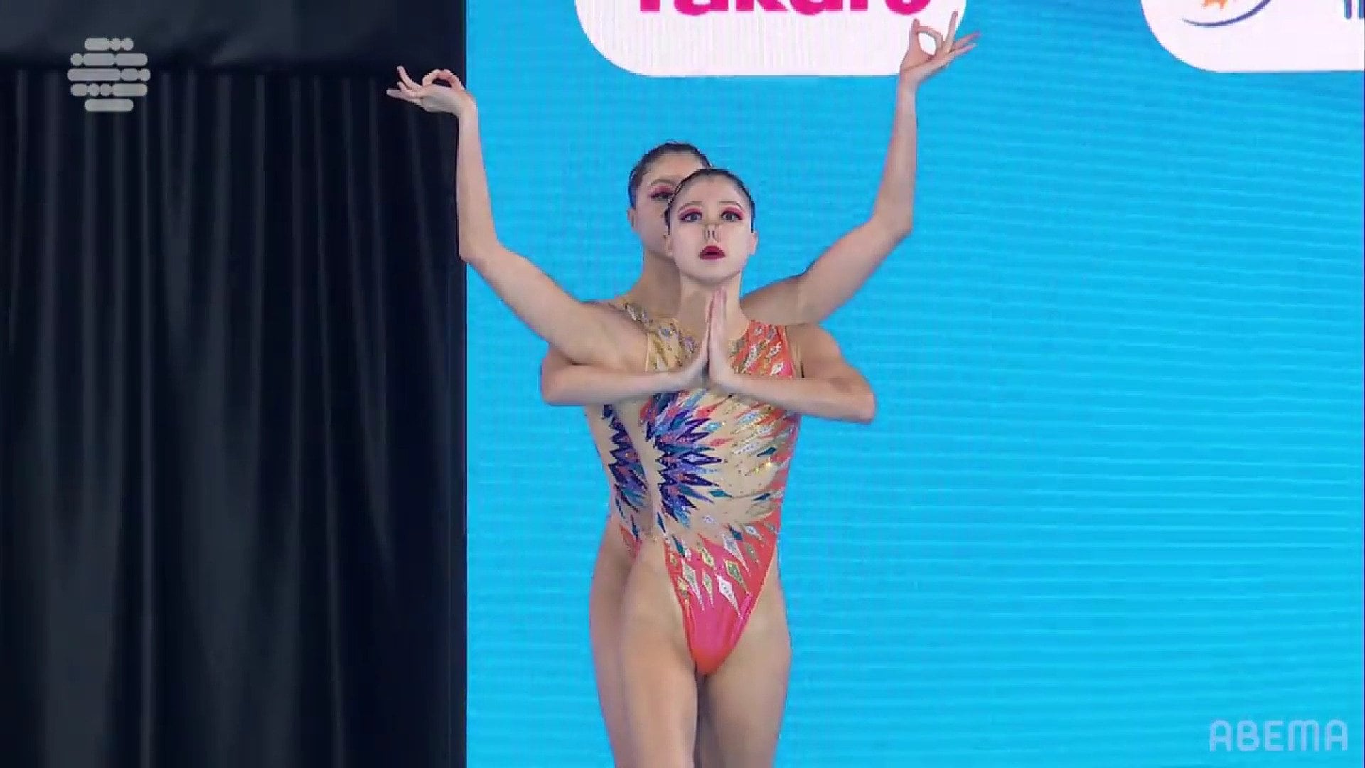 【映像】飛びすぎ？中国双子姉妹のアクロ