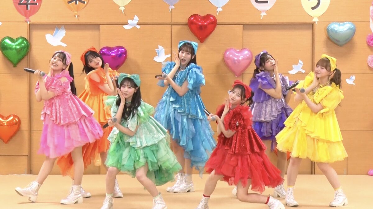 フル尺かよ！」FRUITS ZIPPERのサプライズライブが“太っ腹すぎる” 至近