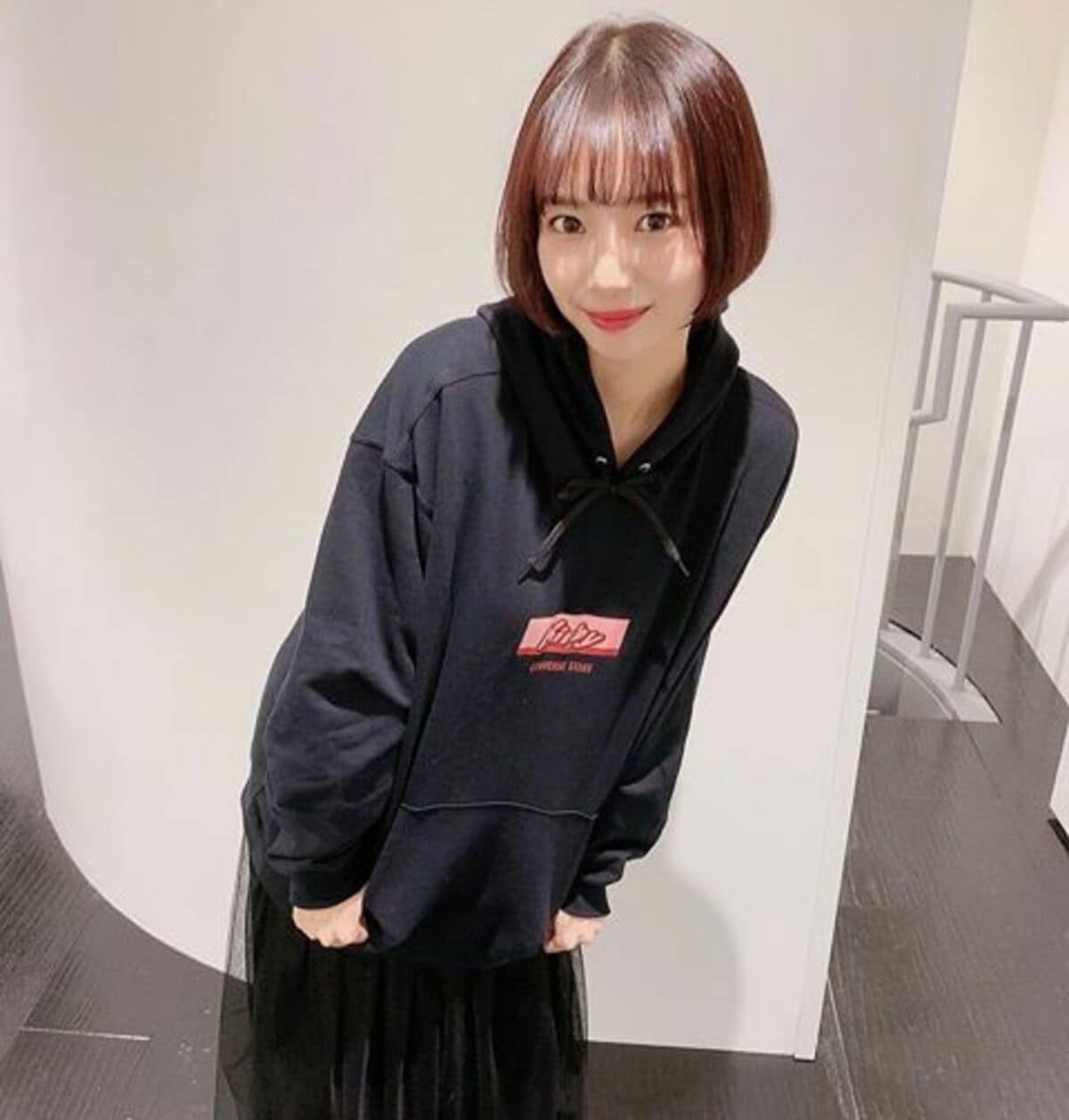 岡田紗佳のキュートな“パーカー女子”姿に称賛続々 親友の松本圭世は