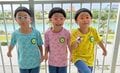 超激似の一卵性三つ子「見分けをつけるために色分け」母が育児の苦労を語る
