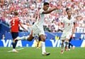 「次元が違う」イングランド10番の“3秒爆速フィニッシュ”を英レジェンドが大絶賛！「ファンタスティック」「勇敢な持ち出し」【W杯】