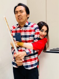 平野ノラ、“大好きな師匠”アンガ田中を抱きしめるイチャイチャショットを披露し「このコンビ好き」「可愛いすぎ」の声