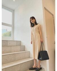 「今日も優勝」「目の潤い半端ない」佐々木希、ワンピース姿でのオフショット公開し反響