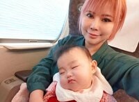 浜田ブリトニー、娘・雫ちゃんが初めての新幹線で爆睡「お利口さんでした」