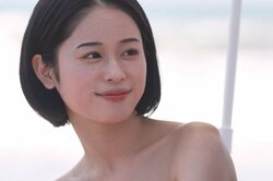 23歳高畑充希似セクシー女優、透明感あふれる水着姿で恋したイケメンを見つめ…「私を選んでほしいな」