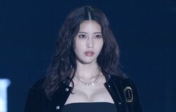 「さすが令和の峰不二子」阿部なつき（25）、美谷間＆美脚を大胆披露！圧巻ボディ際立つ黒のミニワンピ姿に絶賛の声「太もも細」「こんなかっこでデート来てほしい」