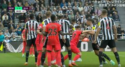 死闘ゾーン突入！セットプレーでバッチバチ！執拗な“メンチ切り”に“つかみ合い”“逆水平チョップ”炸裂で「なんの試合だよw」