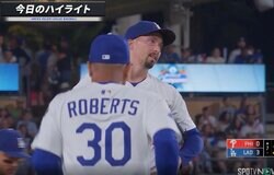 来るなよ…！？ ド軍左腕、まさかの“交代拒否”「怒ってる？w」「よく言った！」監督を気合で追い返すシーンが話題に「カッコいいわ」