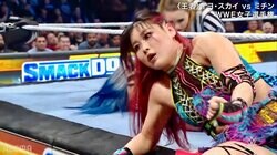 「エプロンでブリッジやべえ」女子レスラーの過激投げ技→エビ反りに反響 「悪役なのに声援を受けるイヨ」大技に場内も異例熱狂