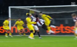 「ありえないよ！」「えぐい…」鈴木彩艶の“奇跡の指先セーブ”が脚光「ヒーローだ」「勝点１をもたらす」地元メディアも大絶賛