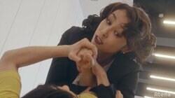 水野美紀のアクロバティックな攻撃に視聴者大興奮「どんな技だよ」「強すぎて笑う」