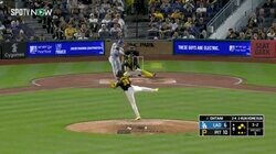 ギリギリ助かった… 大谷翔平の大飛球でネット裏の敵地ファンが見せた“絶望リアクション”が話題に