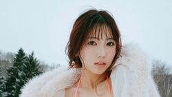 沢口愛華、初の冬北海道ロケで見せる美グラビア ヤンマガWebカット公開