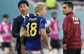 「こんなん泣いちゃうよ」ドイツ戦後にアツく抱き合った2人、浅野拓磨と森保監督の9年前の1コマにファンも感激「美しい師弟関係」